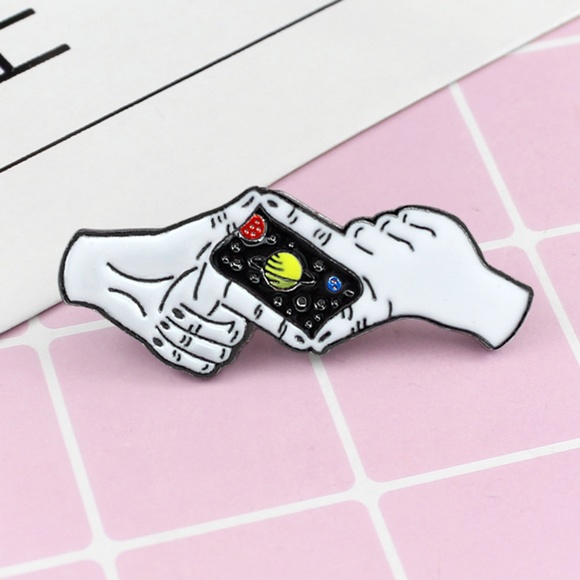 NEW Universe Camera Hand Enamel Pin Brooch - Picture 7 of 7